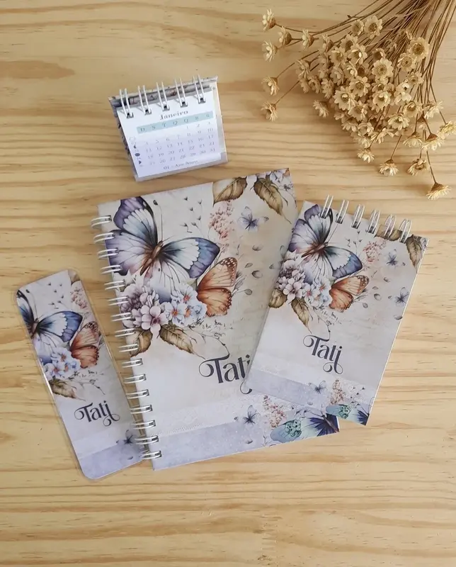 Kit Caderno+Bloquinho+Calendário+Marca Páginas